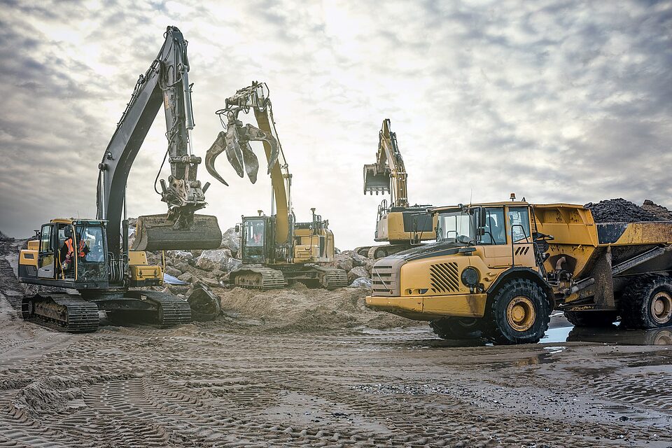 Maszyny budowlane na placu budowy